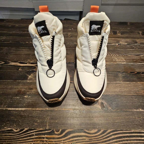 Women's Out N About III Puffy Zip Boot - Picture 3 of 5